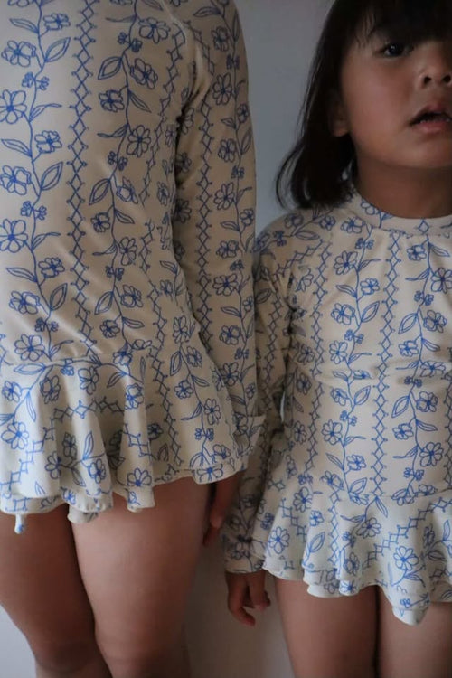 [Kids] UVカット グラフィック 2段フリル ラッシュガード