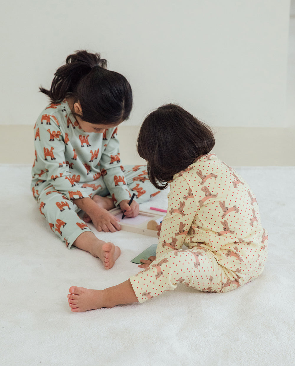 [Kids] ふんわりなめらかゆったりフィットグラフィックルームウェア