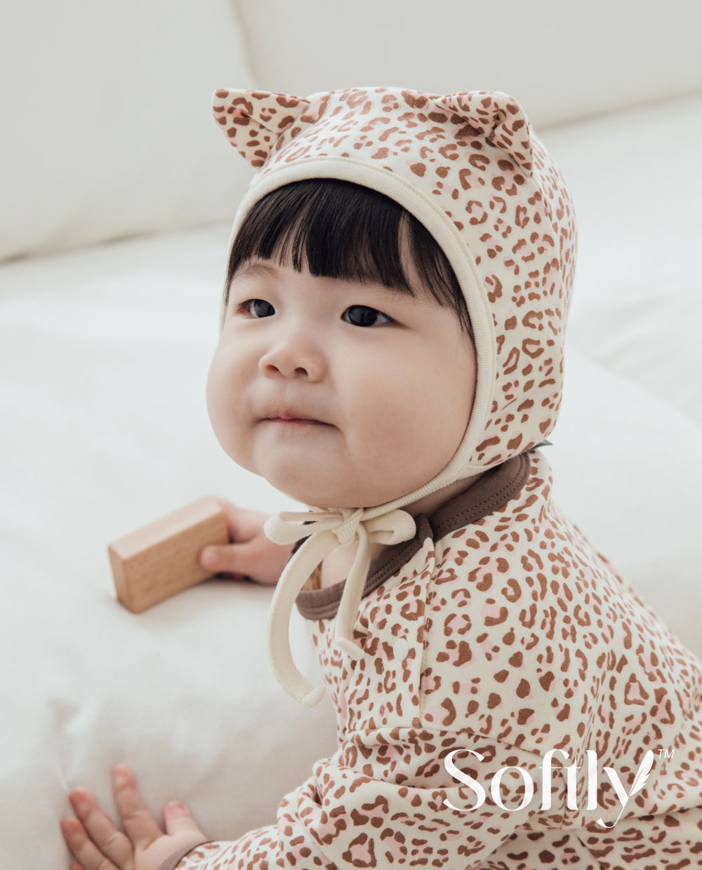 [Baby] ソフトリーふんわりもちもちレオパードキャットボンネット