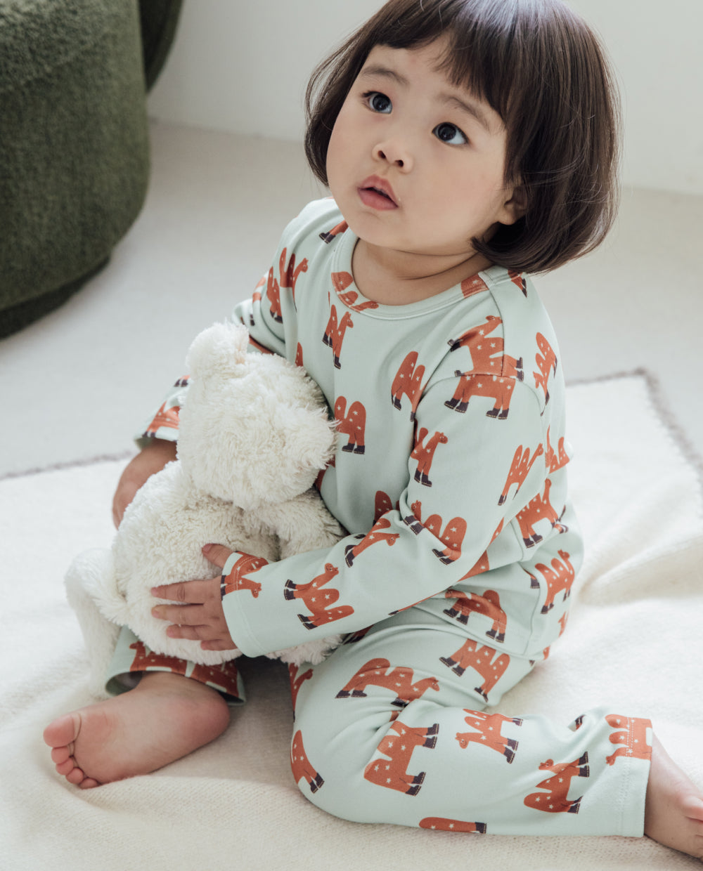 [Kids] ふんわりなめらかゆったりフィットグラフィックルームウェア