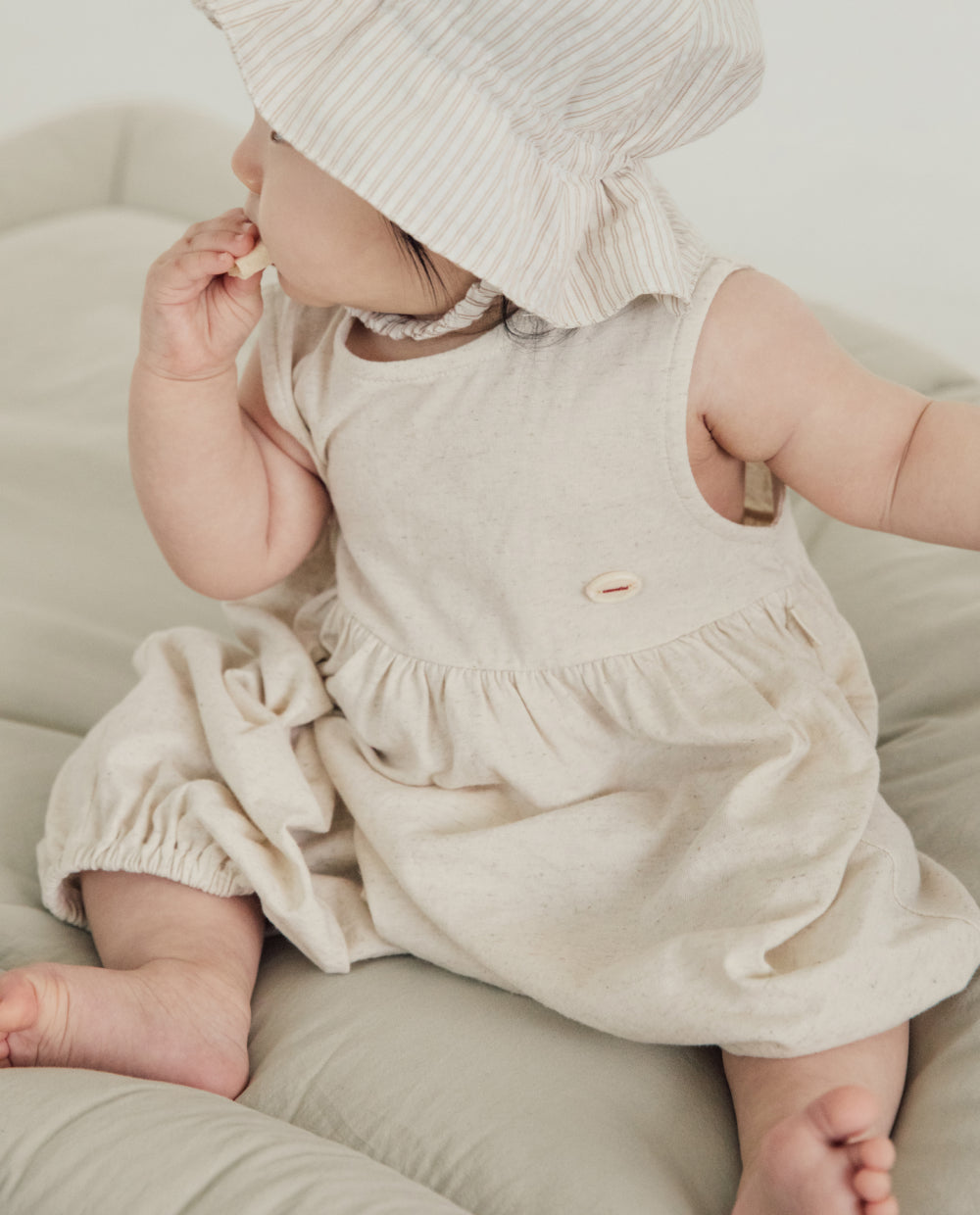 [Baby] 風通し抜群！リネン ノースリーブ ロンパース