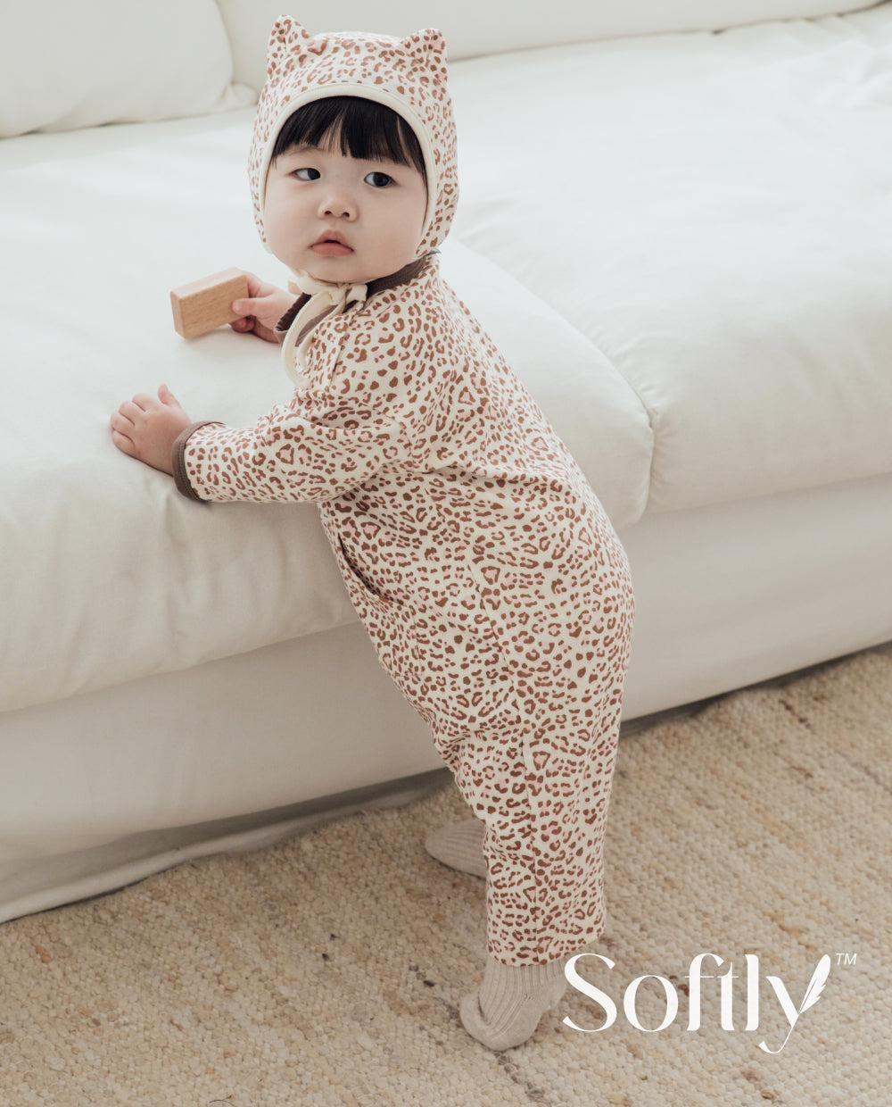 [Baby] ソフトリーふんわりもちもちレオパードロンパース