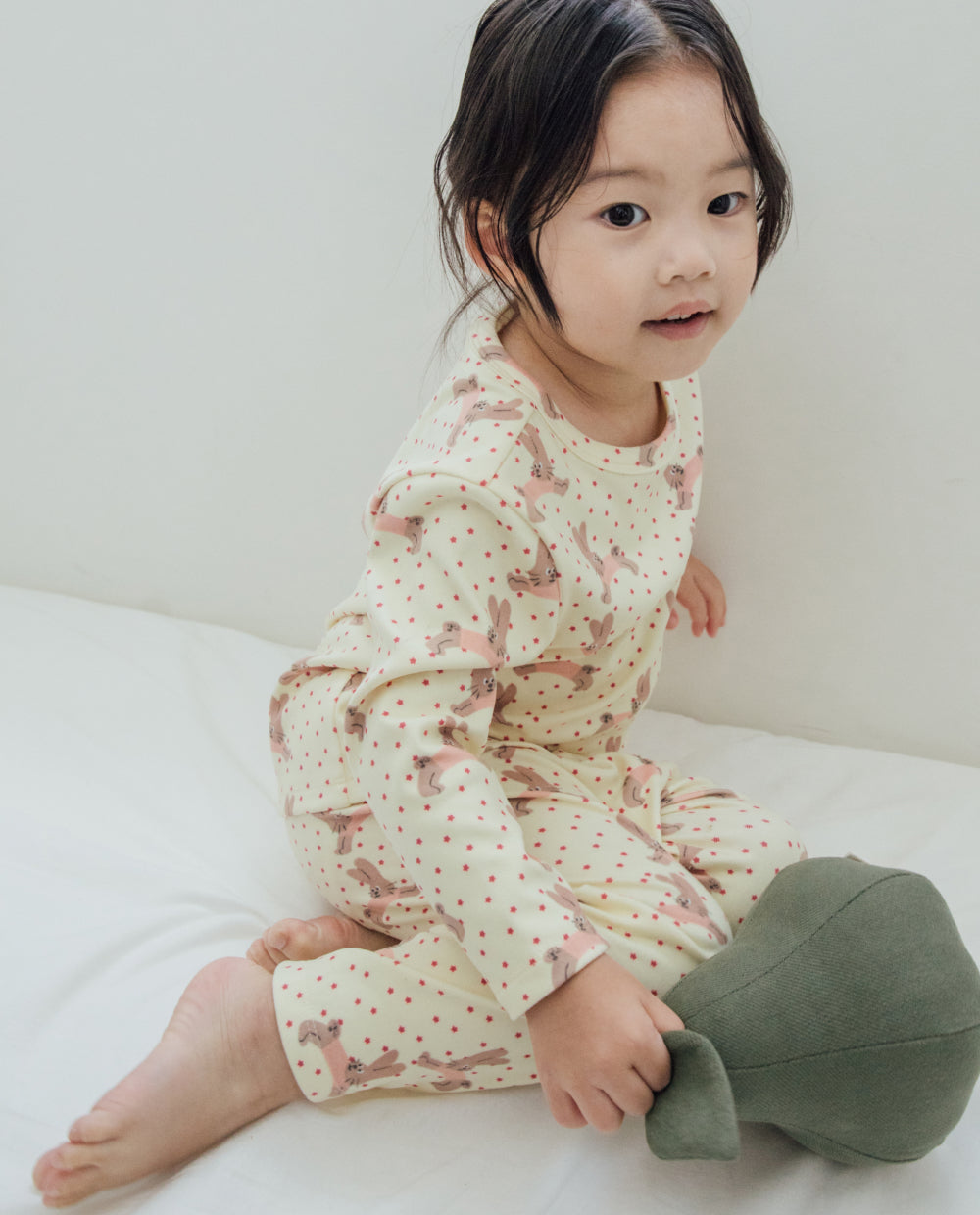 [Kids] ふんわりなめらかゆったりフィットグラフィックルームウェア