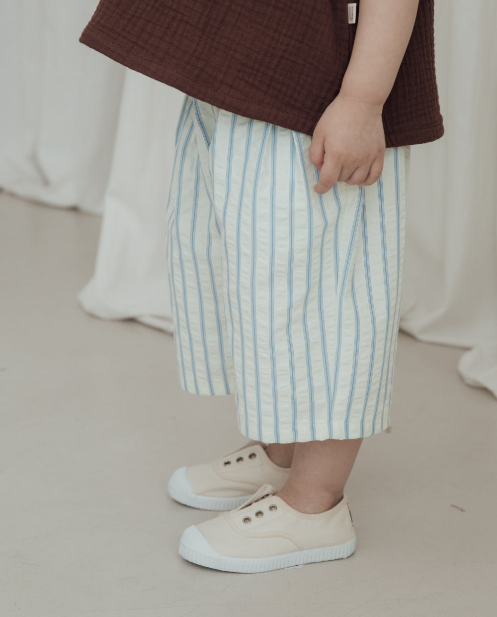 [Kids] エアクリンクルストライプ7分丈パンツ