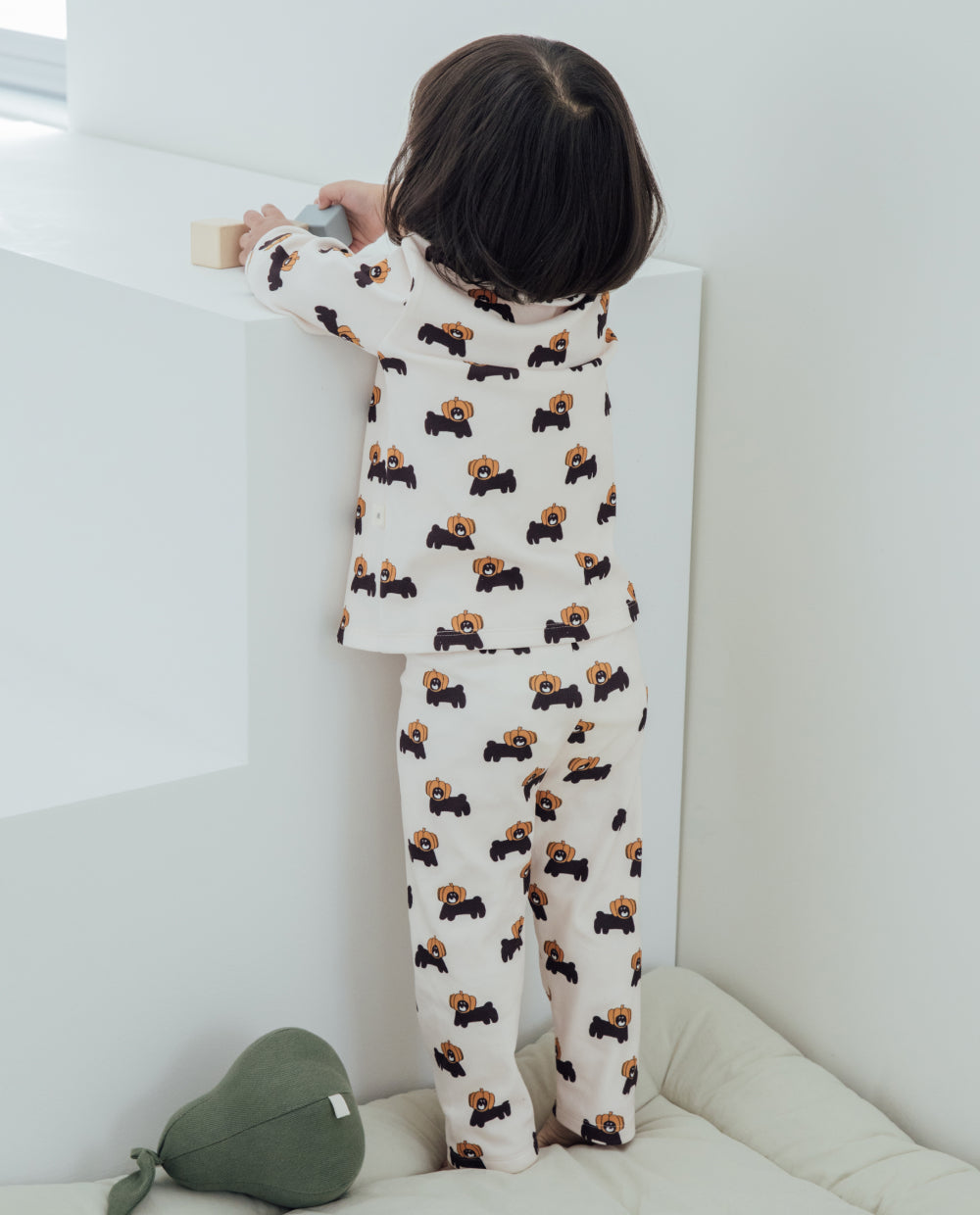 [Kids] ふんわりなめらかゆったりフィットグラフィックルームウェア