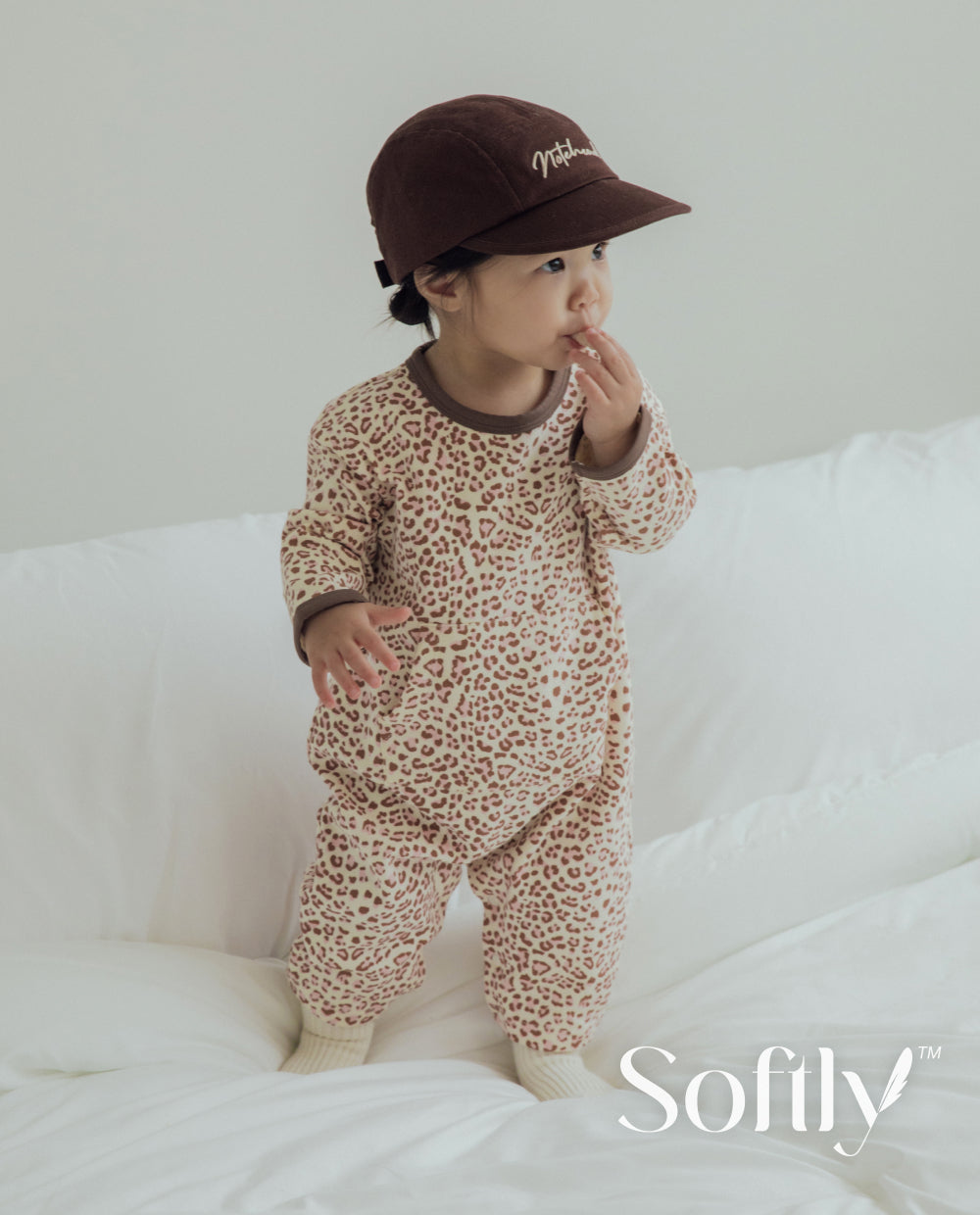 [Baby] ソフトリーふんわりもちもちレオパードロンパース
