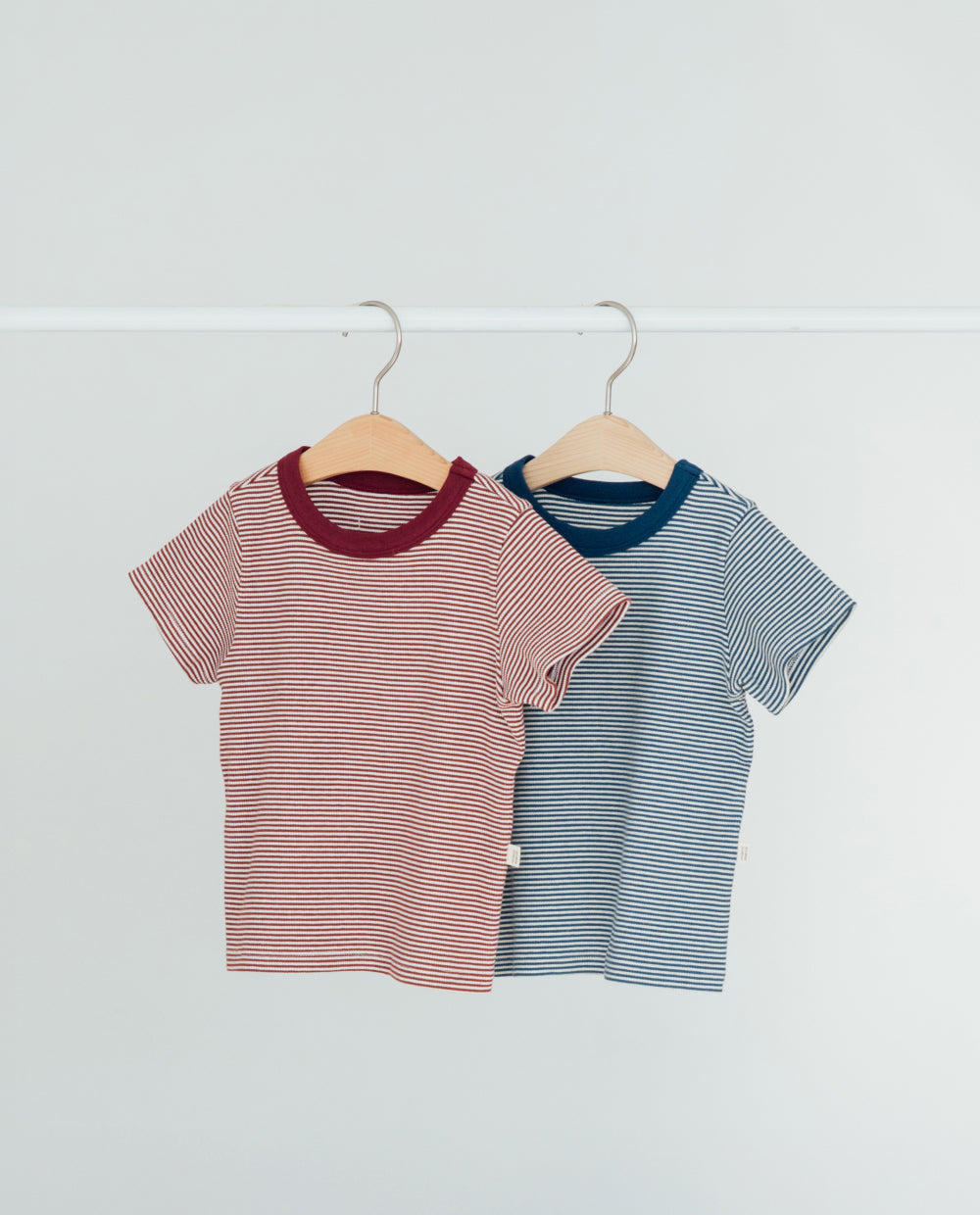 [Kids] ピンストライプ スリムフィット Tシャツ