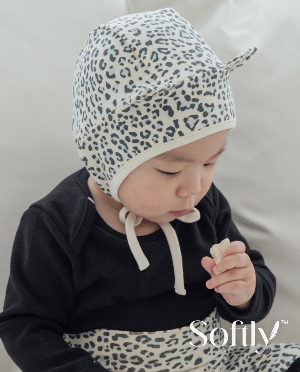 [Baby] ソフトリーふんわりもちもちレオパードキャットボンネット